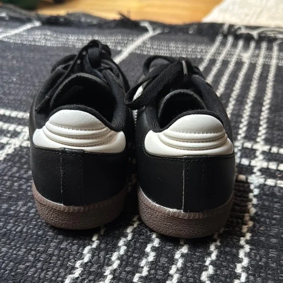 Adidas Sambas GS 4.5 (women’s 6) - Picture 3 of 4